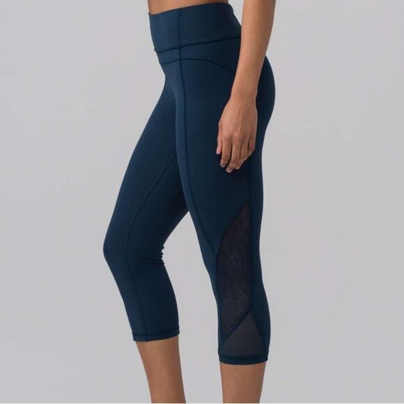 Lululemon Twist & Train Crop Leggings 19" in Jaded - Picture 1 of 5